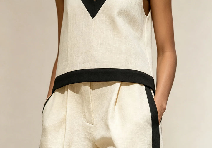 Neues Damen-Mode-Set in Creme mit schwarzem Besatz, 2-teilig, ärmelloses V-Ausschnitt-Oberteil & hochtaillierte Weite-Hose, Elegantes Casual-Kombi-Set